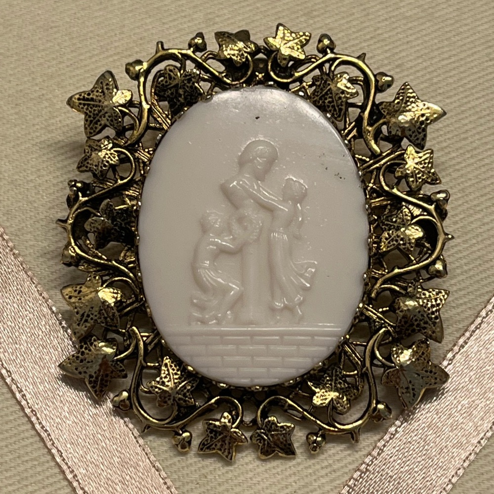 “The Thinker” vintage Brooch/Pendant
